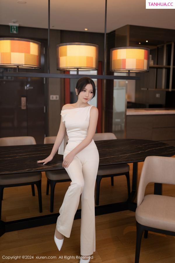 鱼子酱fish  [XiuRen]高清写真图 2024.11.15 No.9457 鱼子酱Fish 丝袜美腿第8张图片